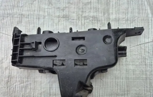 Audi A3 8Y Front bumper mounting bracket 8Y0807184