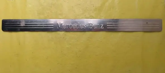 Mercedes-Benz C W204 Side skirt front trim A2046800135