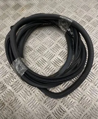 Rear door rubber seal (on body)