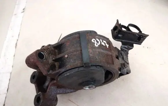 KIA Carnival Engine mount bracket