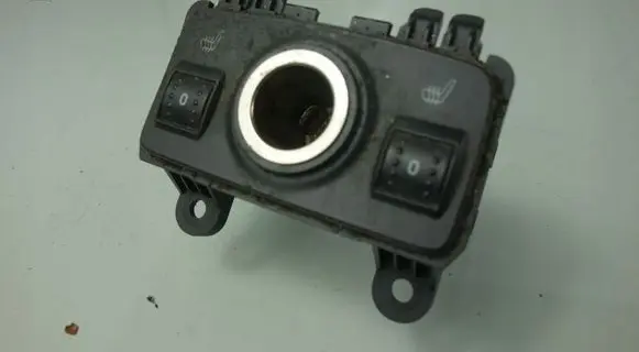 Ford C-MAX II Seat heating switch AM5T19K314AC