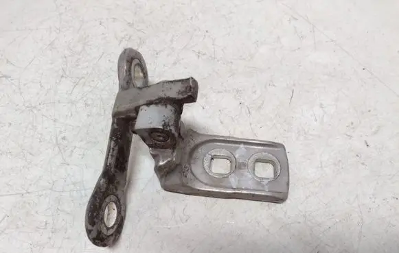 Opel Vectra C Front door lower hinge 