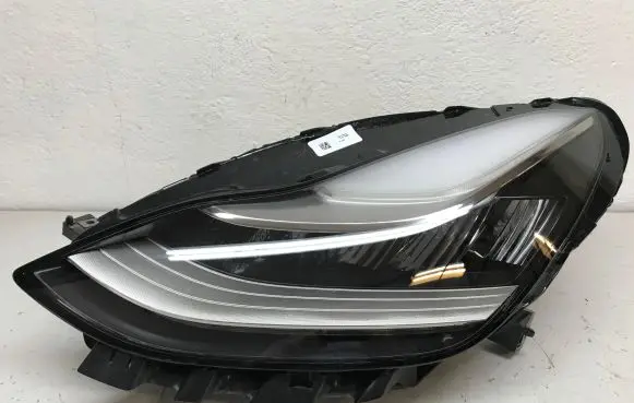 Tesla Model 3 Headlight/headlamp 1077375