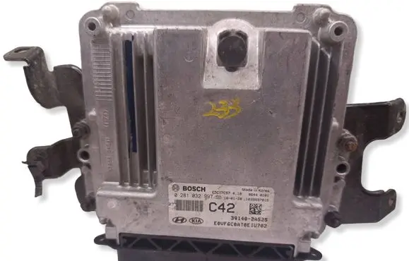 Hyundai i40 Engine control unit/module 391402A525 EDC17C57 0281032997
