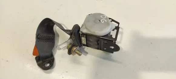 Mazda 626 Rear seatbelt