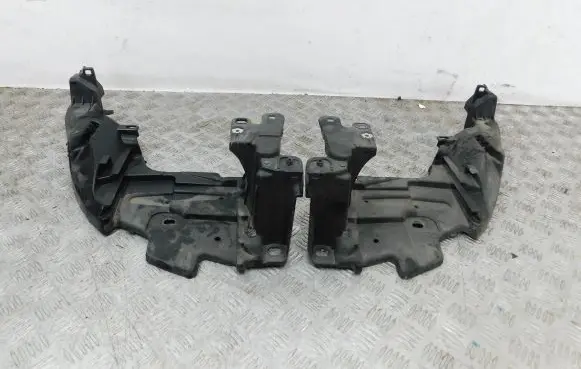 Renault Megane III Headlight/headlamp mounting bracket