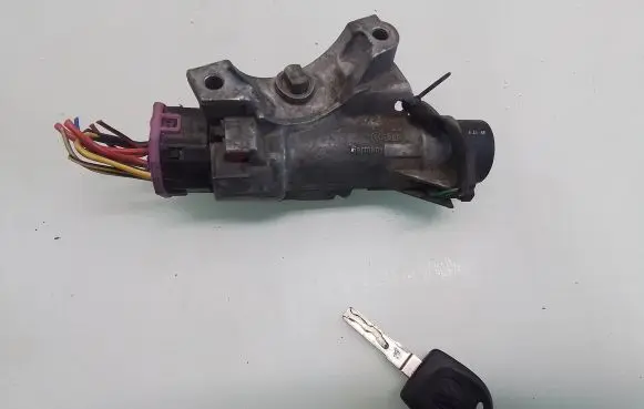 Audi A4 S4 B5 8D Ignition lock 4B0905851A