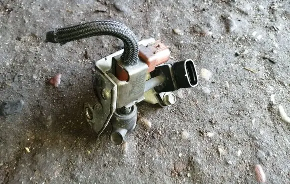 Toyota Corolla Verso E121 Turbo solenoid valve 2586064140 8942120210 1846003600