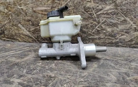 Volkswagen Golf V Master brake cylinder 1K1611301C
