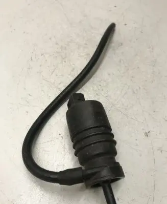 Volkswagen PASSAT B5 Windscreen/windshield washer pump PA6GBGF30