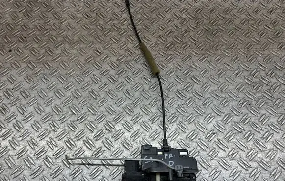Opel Antara Front door lock 7D09