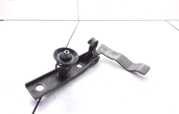 Engine bonnet/hood lock/catch