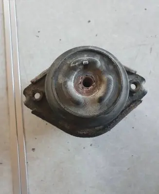 Mercedes-Benz R W251 Engine mount bracket A2512402717