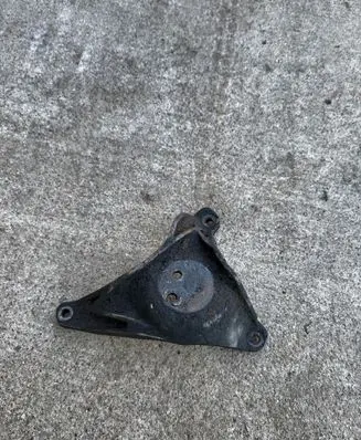 BMW 5 E39 Engine mount bracket 22111096080 1096080