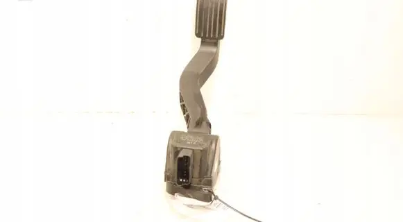 Accelerator throttle pedal