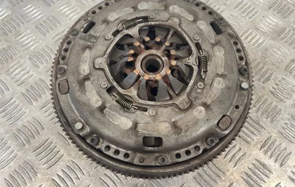 Volkswagen Golf V Clutch set kit 03G105264 03G141025