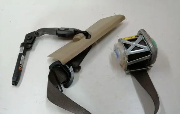 Opel Mokka Front seatbelt 95366787