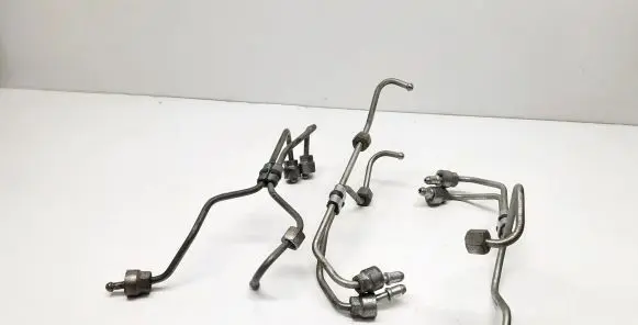Fuel injector supply line/pipe