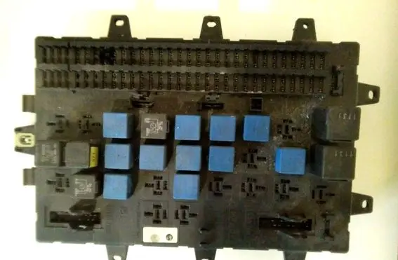Renault Trafic II (X83) Fuse box set 5010379539D 213900042201 194023092602