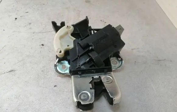 Audi A6 S6 C6 4F Tailgate/trunk/boot lock/catch/latch 4F5827505D