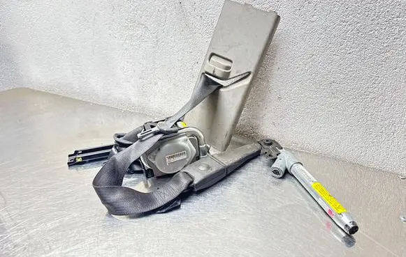 Opel Insignia A Front seatbelt 13303849