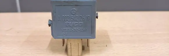 Mercedes-Benz E W211 Other relay A0025422619 23134J52X338