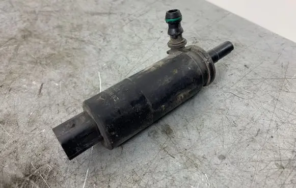 Mercedes-Benz E W212 Headlight washer pump 2108691221