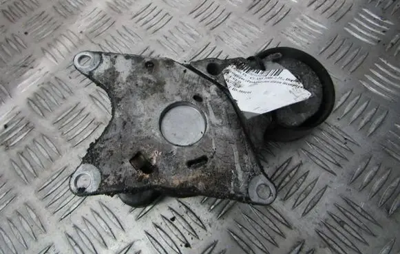 Lexus IS 220D-250-350 Generator/alternator belt tensioner