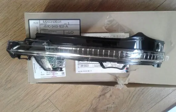 Audi Q7 4M Mirror indicator light 4M0949102A