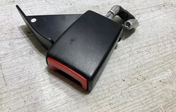Mercedes-Benz CLK A208 C208 Rear seatbelt buckle 2088601868