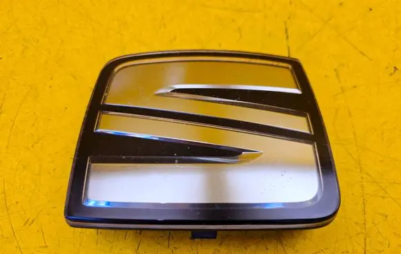 Seat Ateca ACC Distronic radar sensor grill/trim 575853679F