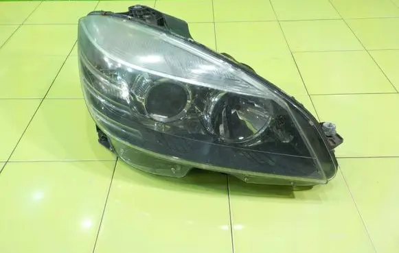 Mercedes-Benz CLC CL203 Headlight/headlamp PRZOD