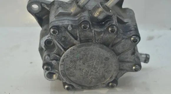Volkswagen PASSAT B6 Vacuum pump 03G145209C 0310061