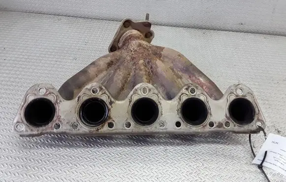 Volkswagen Jetta VI Exhaust manifold