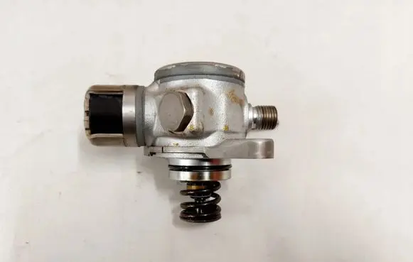 Nissan Qashqai Mechanical fuel pump 166307020R