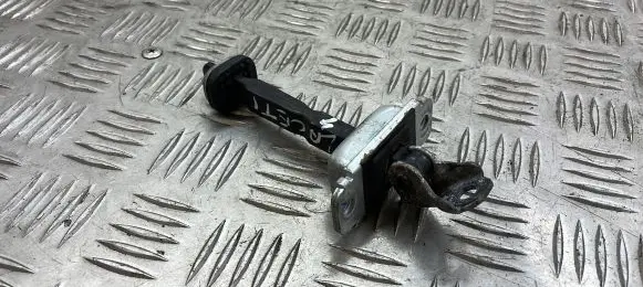 Chevrolet Lacetti Front door check strap stopper