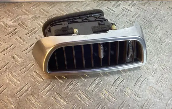 Porsche Cayenne (92A) Dashboard air vent grill cover trim 7P5819728C