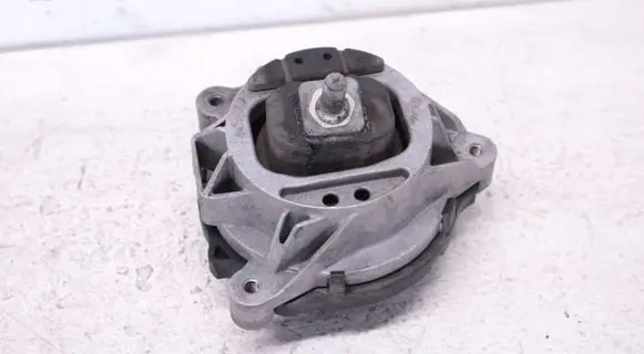 BMW 3 F30 F35 F31 Engine mount bracket 6867441