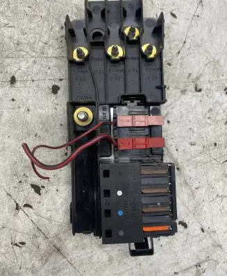 Mercedes-Benz ML W164 Fuse module E0000031 013948421 013948411