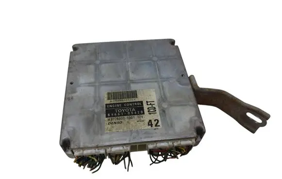 Toyota Avensis T220 Engine control unit/module ECU 8966105420 MB1758005031