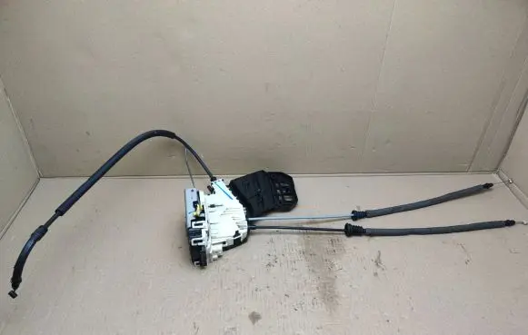 Jeep Cherokee Front door lock P04589913AE