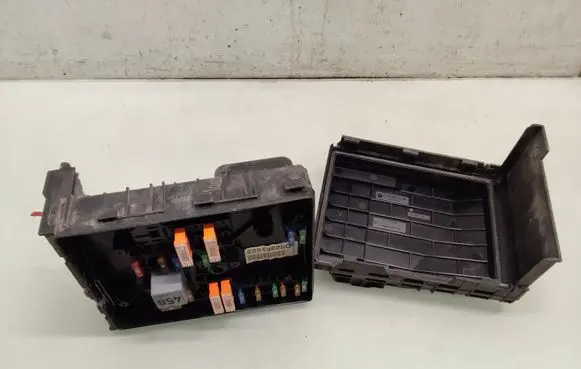 Volkswagen Golf Plus Fuse module 017181301 22513250