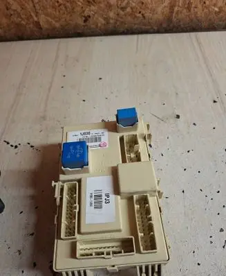 Hyundai i20 (PB PBT) Fuse module 919501J030 1008929003 1J0300810030783