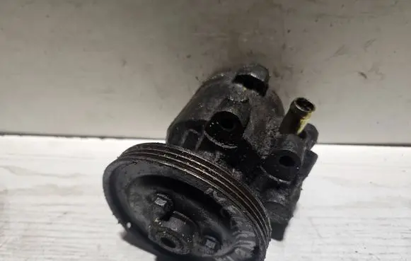 Renault Megane I Power steering pump 7700840801