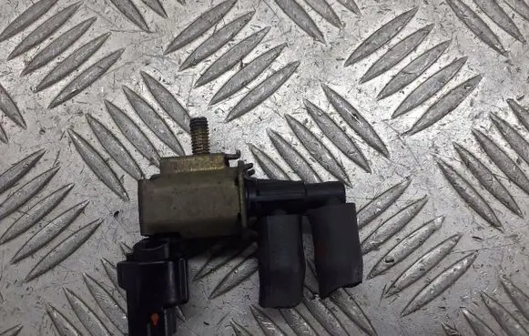 Mitsubishi Carisma Valve vacuum K5T48395
