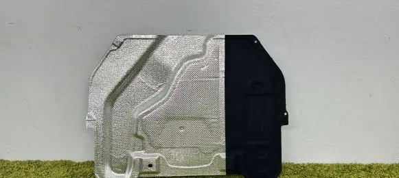 Audi A4 S4 B9 Engine splash shield/under tray 8W0825209