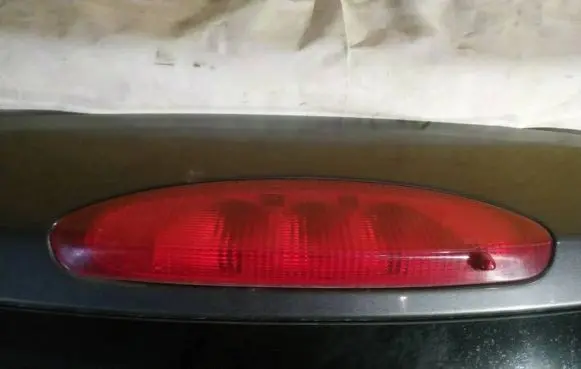 Nissan Quest Third/center stoplight