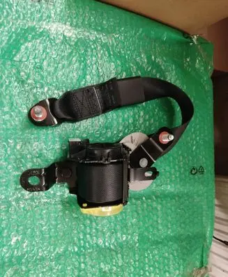Rear seatbelt