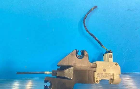 Audi A6 S6 C6 4F Central locking motor 3B0959782A