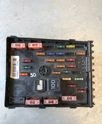 Volkswagen PASSAT B6 Fuse module 3C0937125